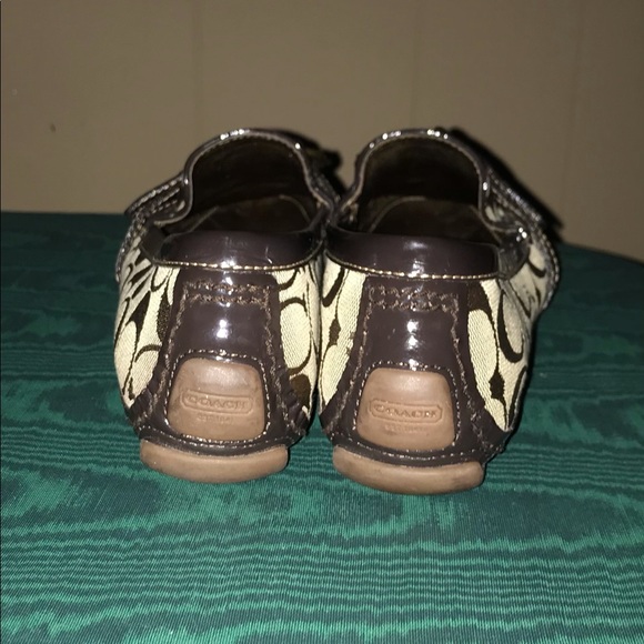 ❌SOLD❌Coach (Sharin) Khaki, signature loafers - Picture 9 of 12